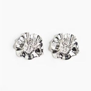 NWT! H&M Flower Shaped Earrings